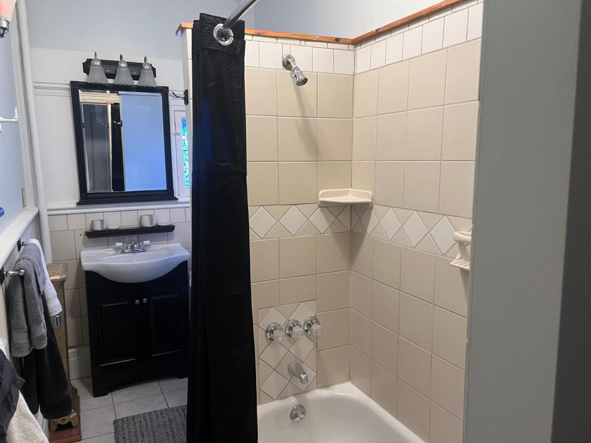 1 Bedroom Private Victorian Apt In Convenient City Location On 5 Acre, Sleeps 4 Пъкипсий Екстериор снимка