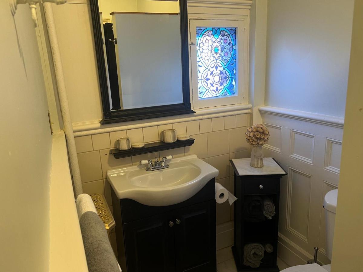 1 Bedroom Private Victorian Apt In Convenient City Location On 5 Acre, Sleeps 4 Пъкипсий Екстериор снимка